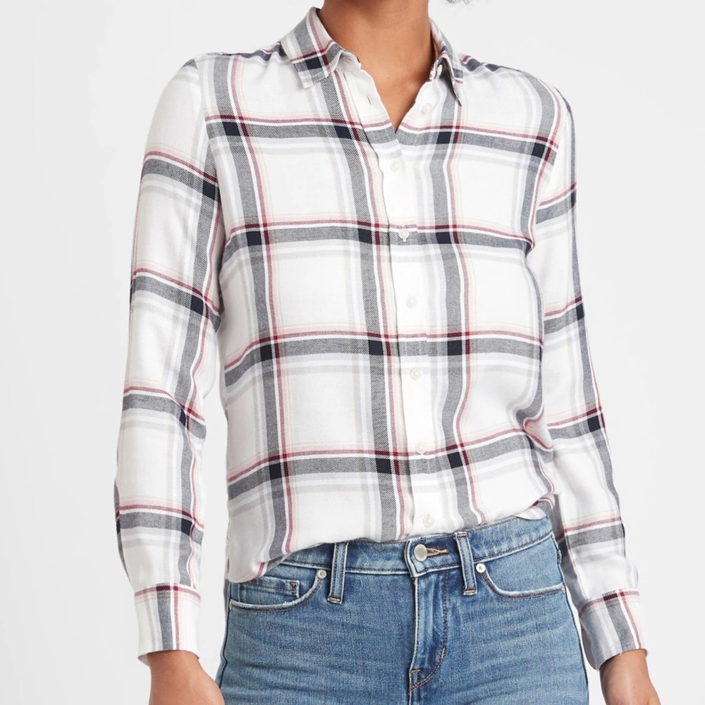 Like New Banana Republic White and Black Plaid Button Down Shirt